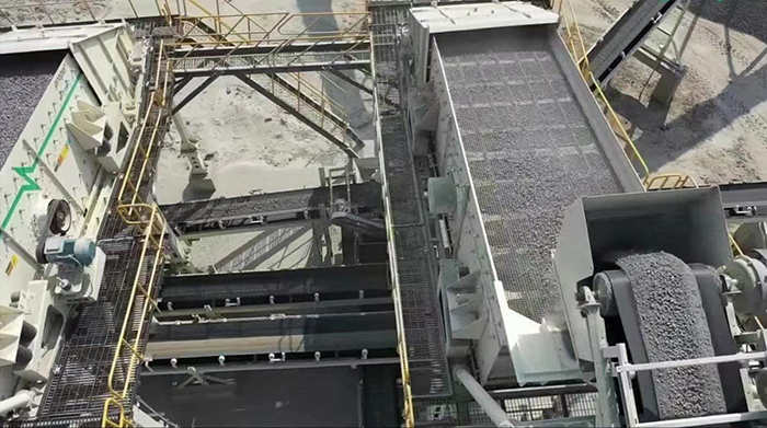 礦山錳鋼篩網(wǎng)使用現(xiàn)場(實(shí)景拍攝)